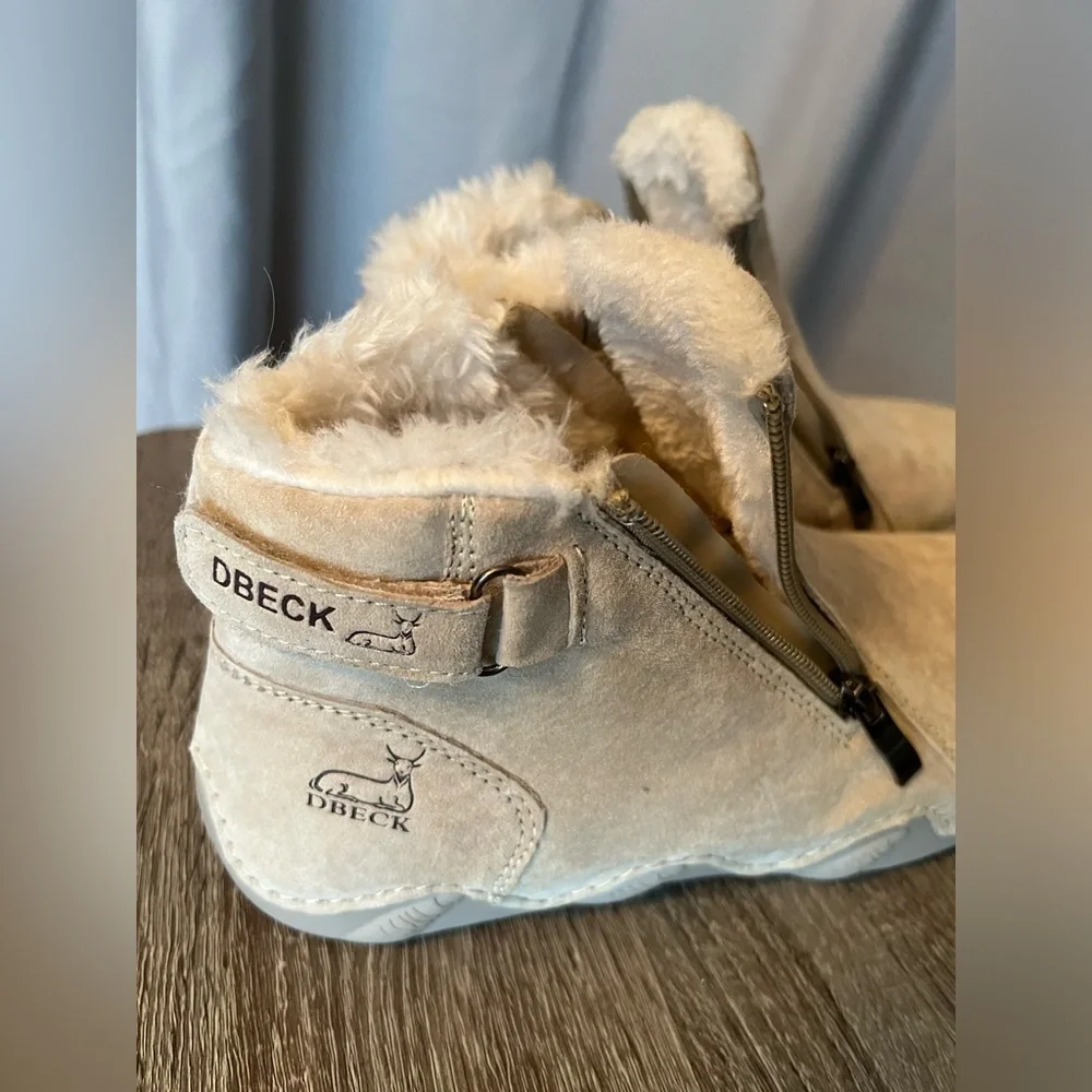 NWOB DBECK Tan Suede Ankle Boots with Fur Lining
